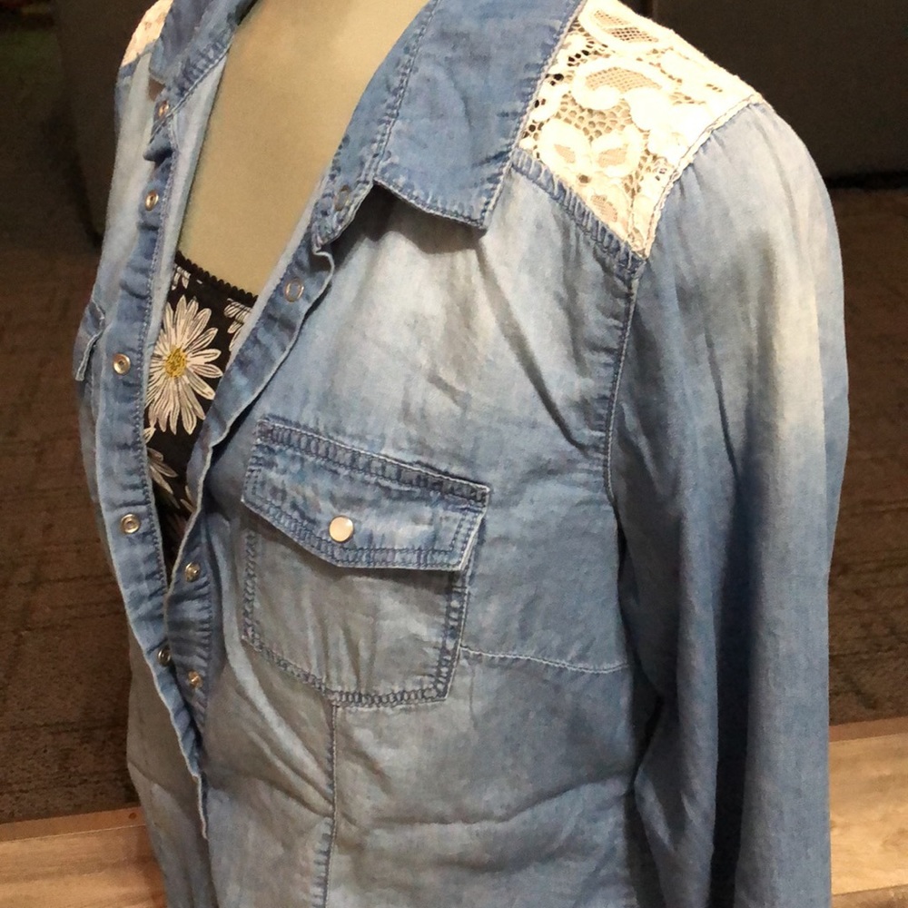 Button up - Picture 6 of 7